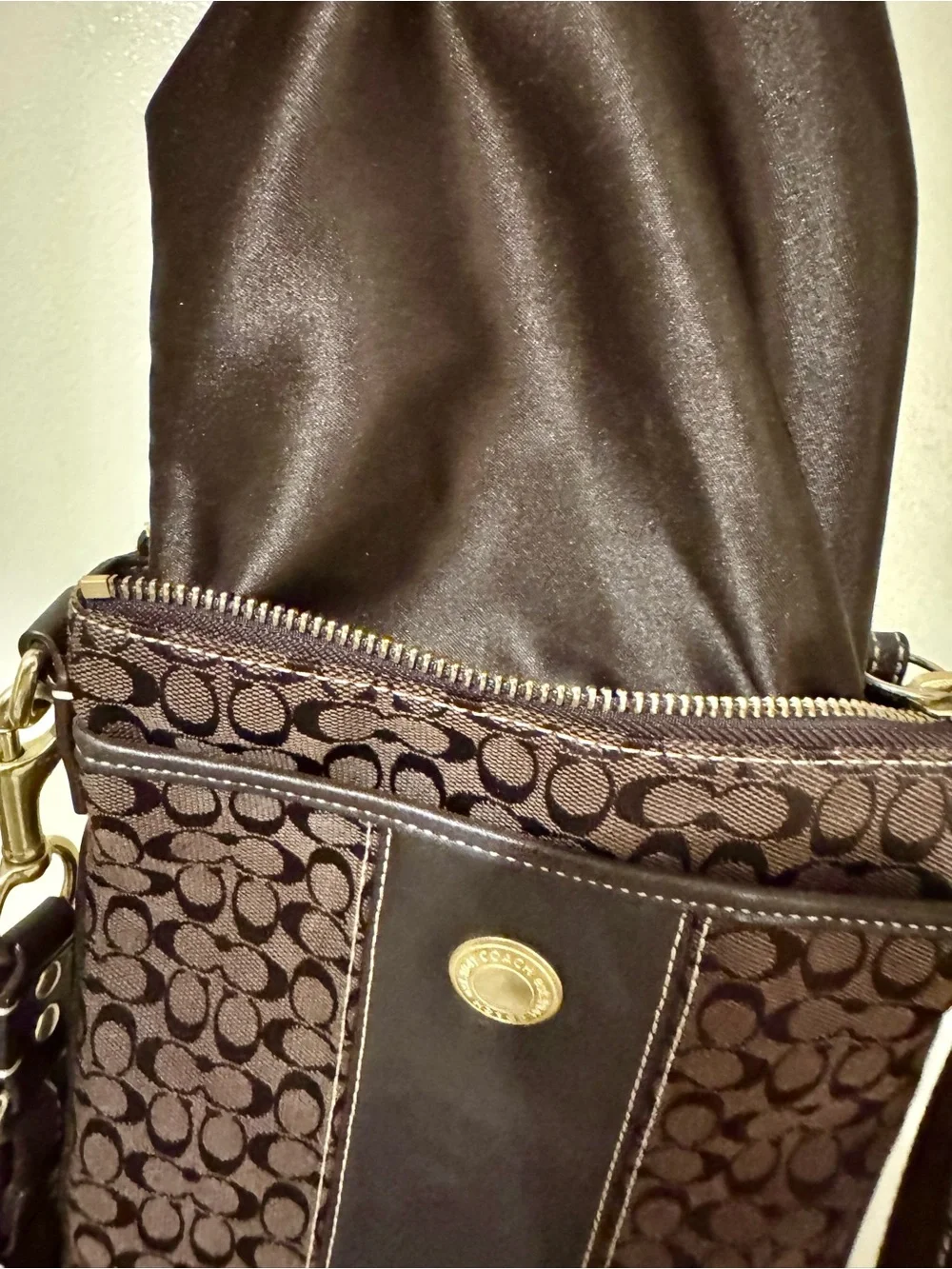 EUC Coach Signature Brown Jacquard Crossbody Swingpack Medallion Purse